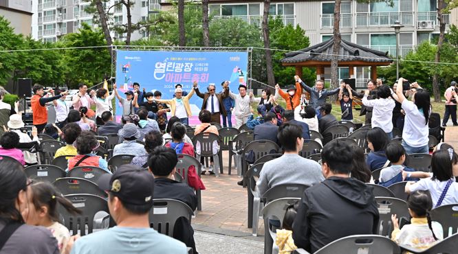 그림입니다.<br/><br/>원본 그림의 이름: CLP0000e32c0006.bmp<br/><br/>원본 그림의 크기: 가로 666pixel, 세로 370pixel